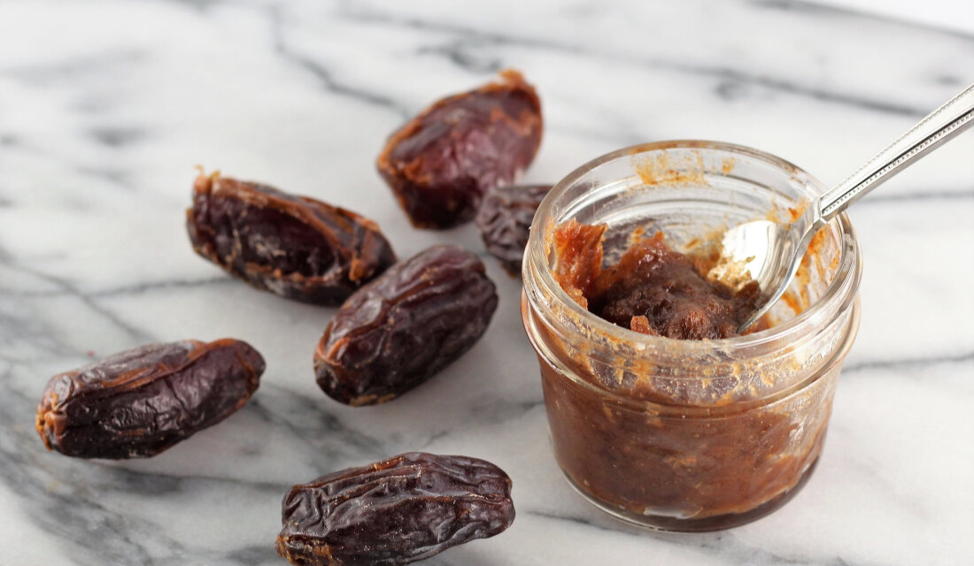 Масло фиников. Medjoul Dates финики. Финики Королевские меджул. Финиковая паста Dates paste. Финиковая косточка.